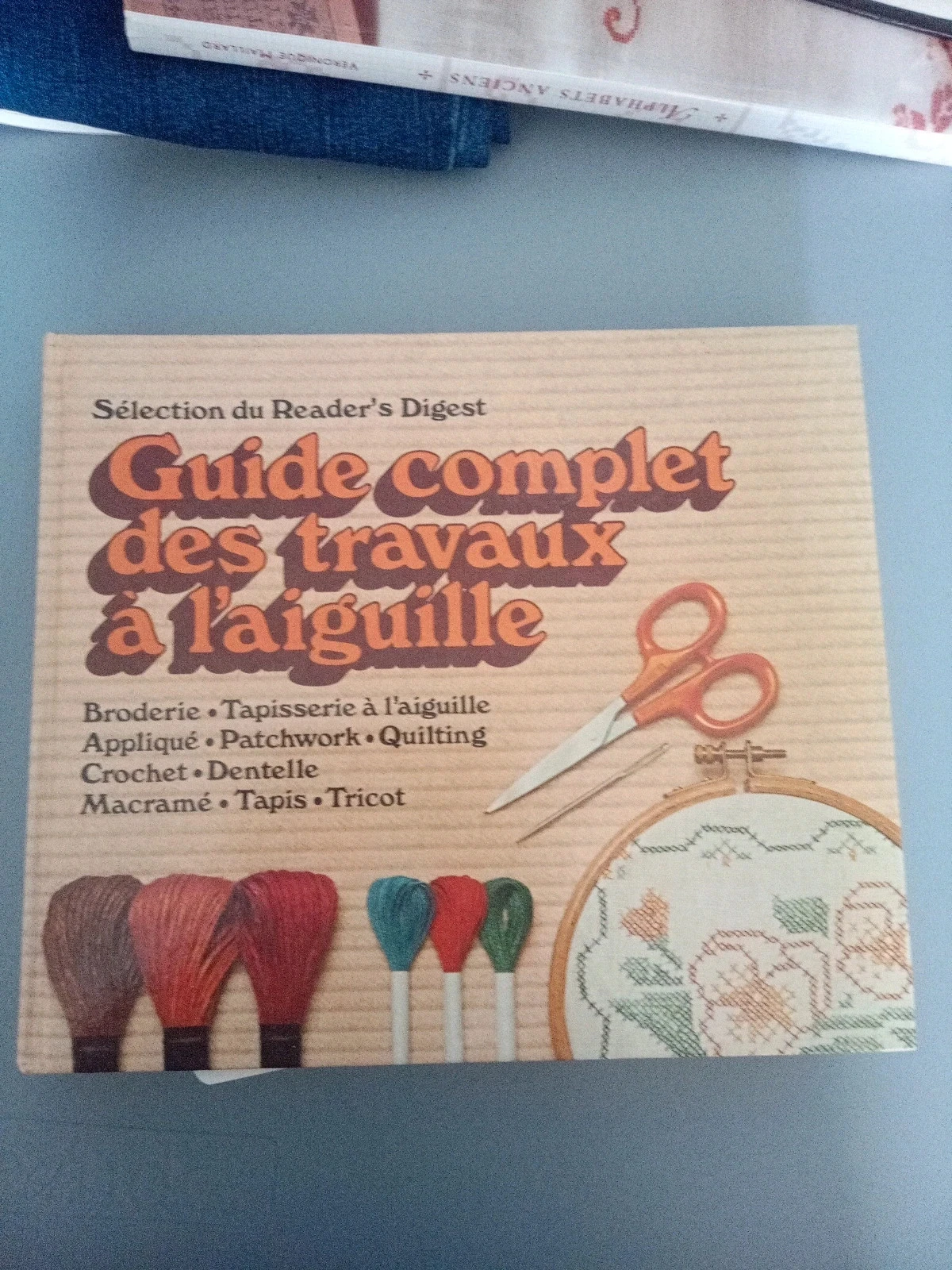 Livre "Guide complet des travaux à l'aiguille"